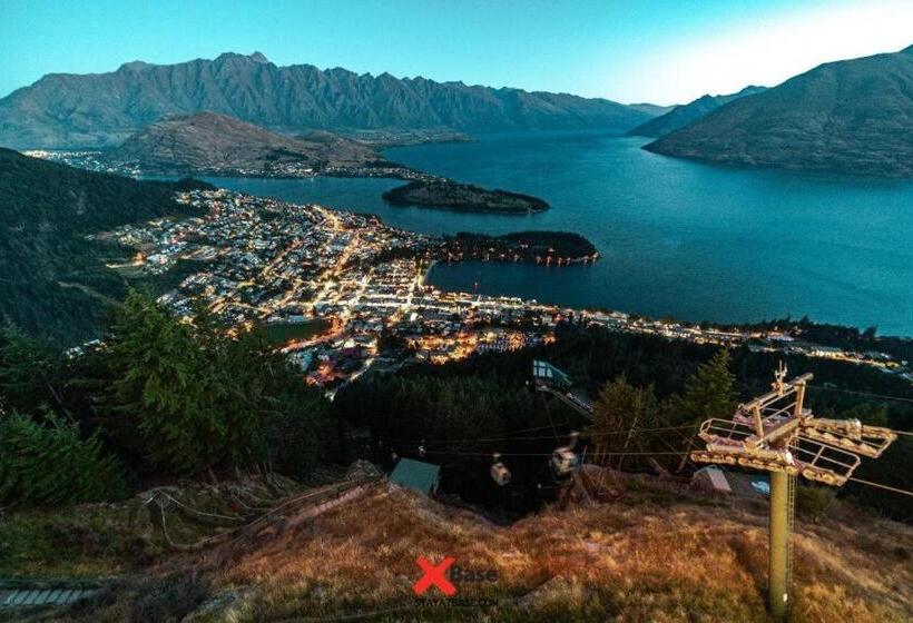 호텔 Base Backpackers Queenstown