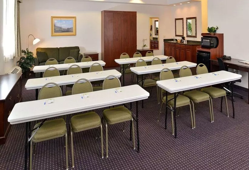 هتل Comfort Inn And Suites