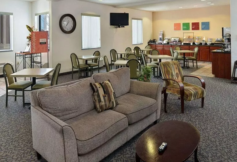 هتل Comfort Inn And Suites
