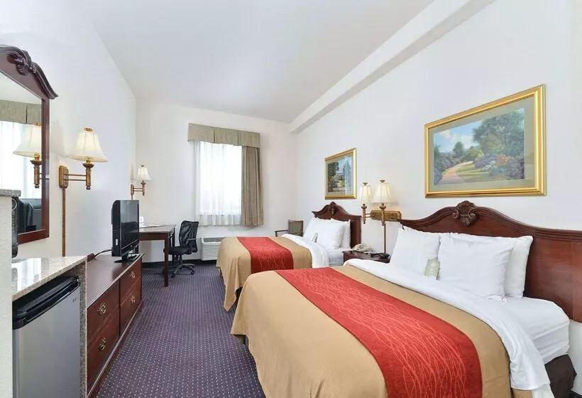 هتل Comfort Inn And Suites