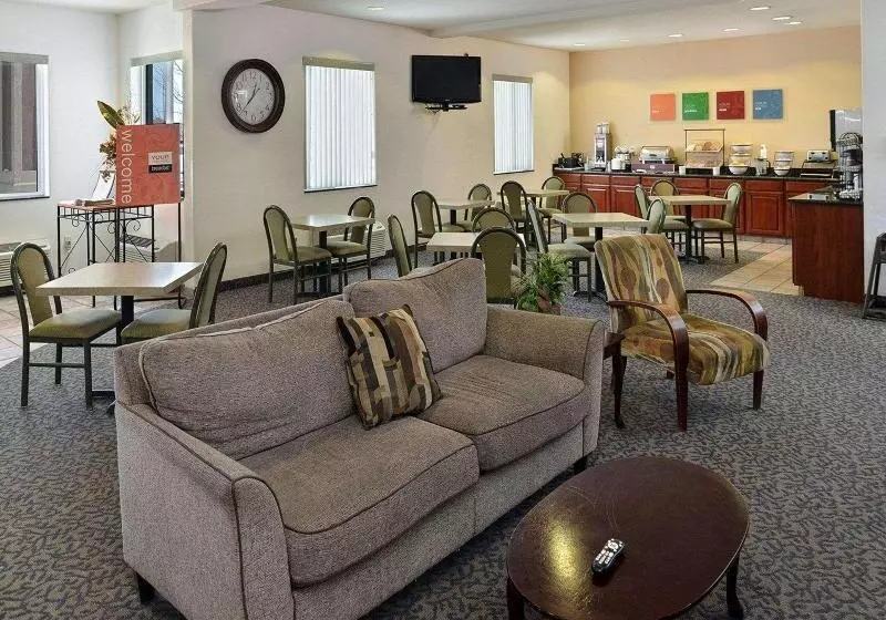 هتل Comfort Inn And Suites