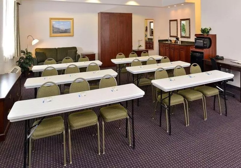 هتل Comfort Inn And Suites