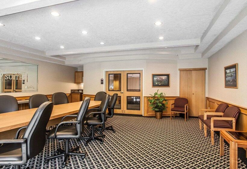 Отель Comfort Suites