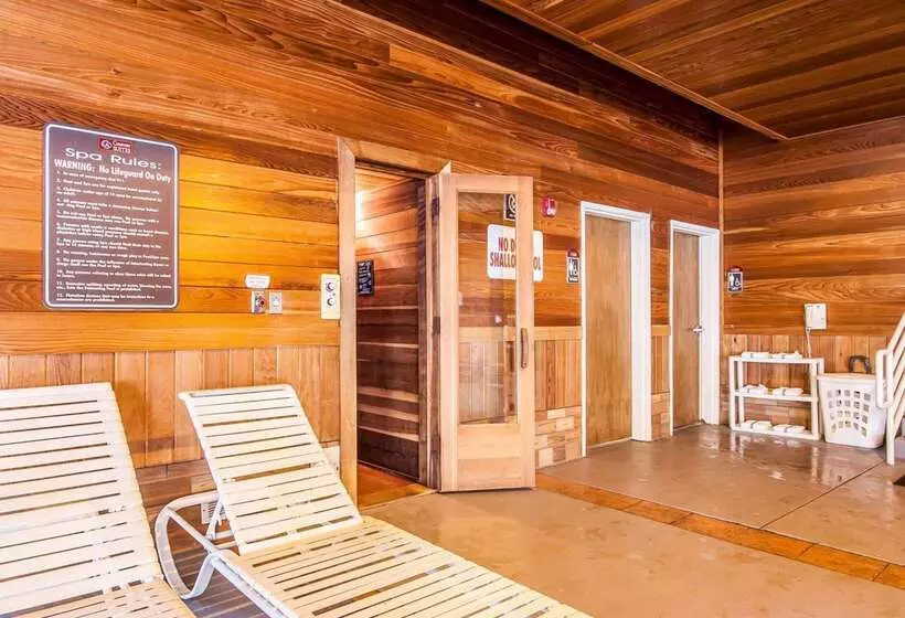 Отель Comfort Suites