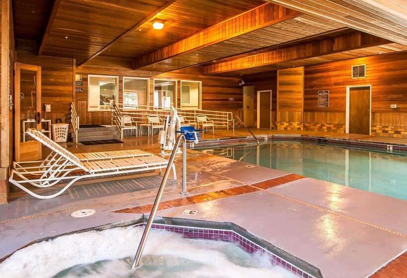 Отель Comfort Suites