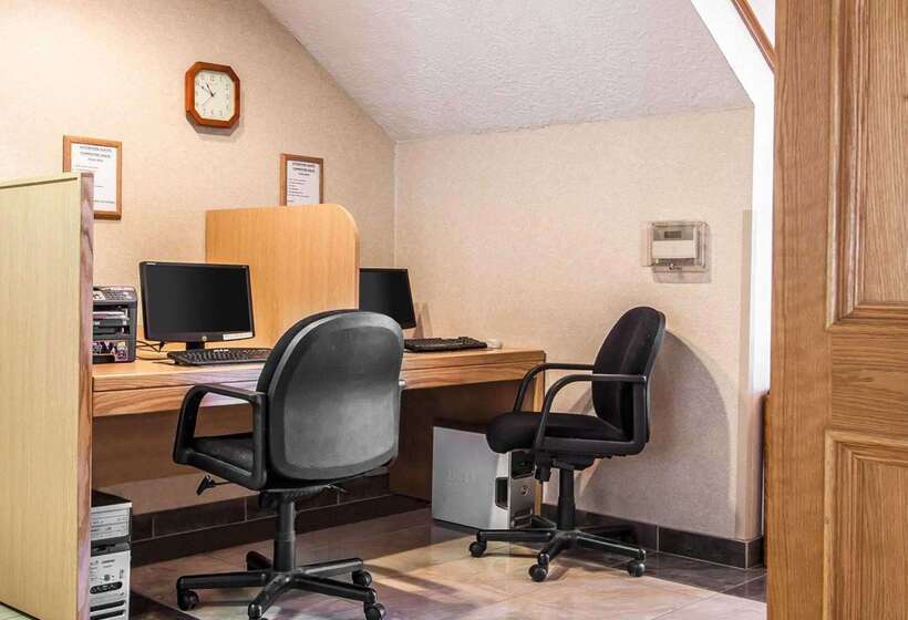 Отель Comfort Suites