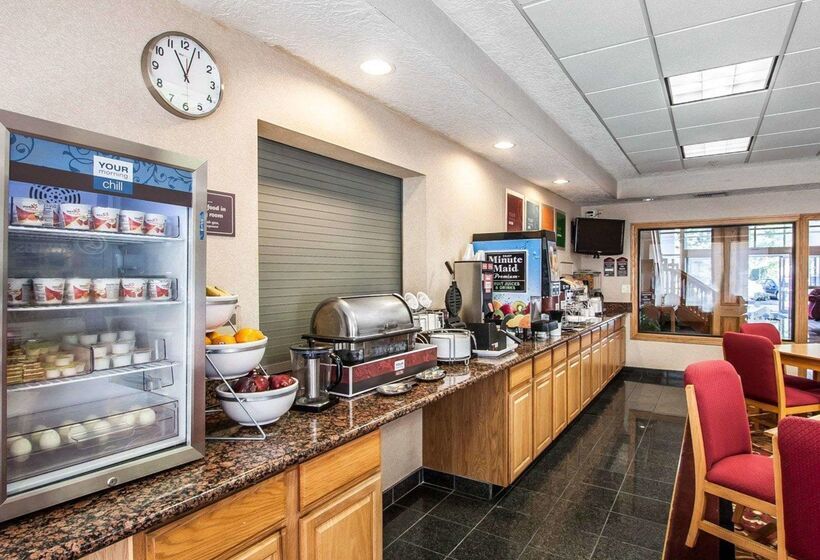 Отель Comfort Suites