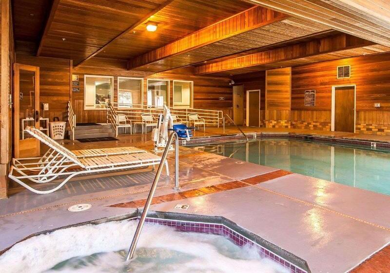 Отель Comfort Suites