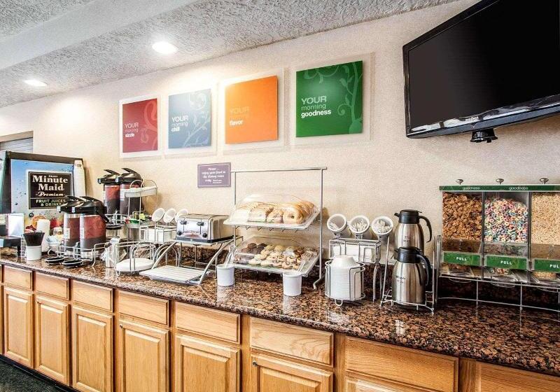 Отель Comfort Suites