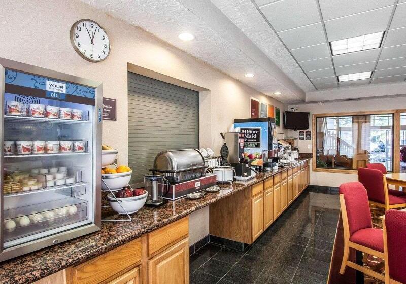 Отель Comfort Suites