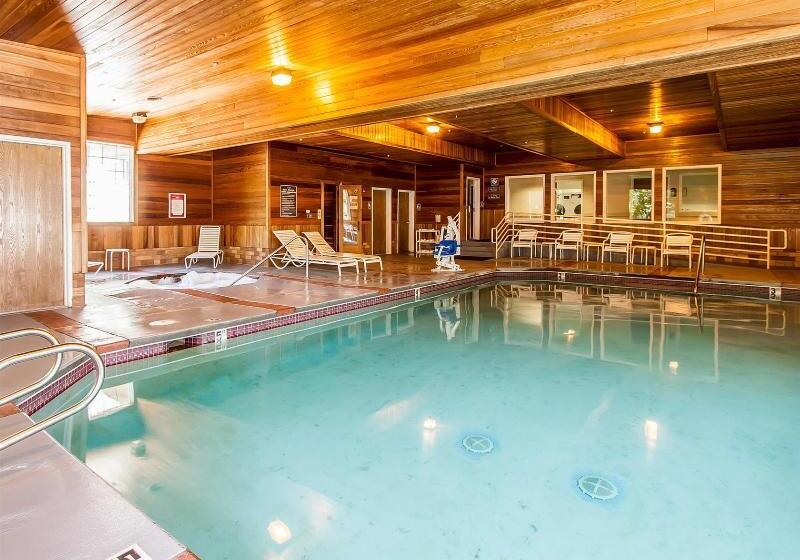 Отель Comfort Suites