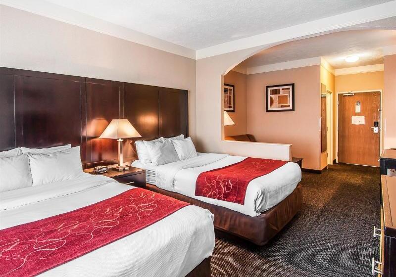 Отель Comfort Suites