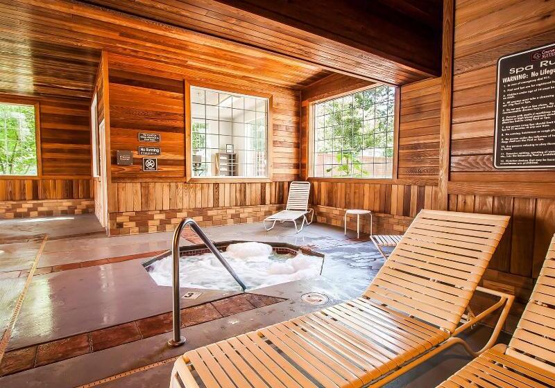 Отель Comfort Suites