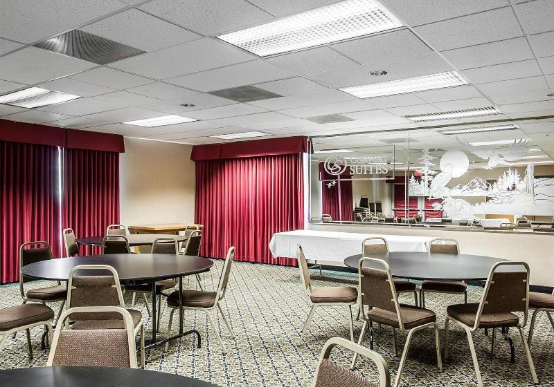 Отель Comfort Suites