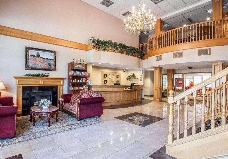 Отель Comfort Suites