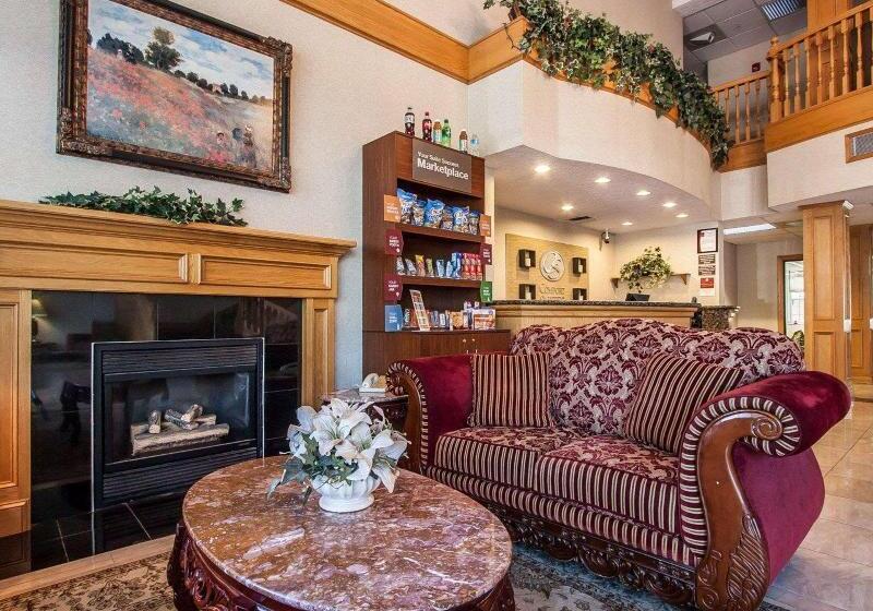 Отель Comfort Suites