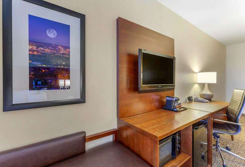 酒店 Comfort Suites Glendale   State Farm Stadium Area