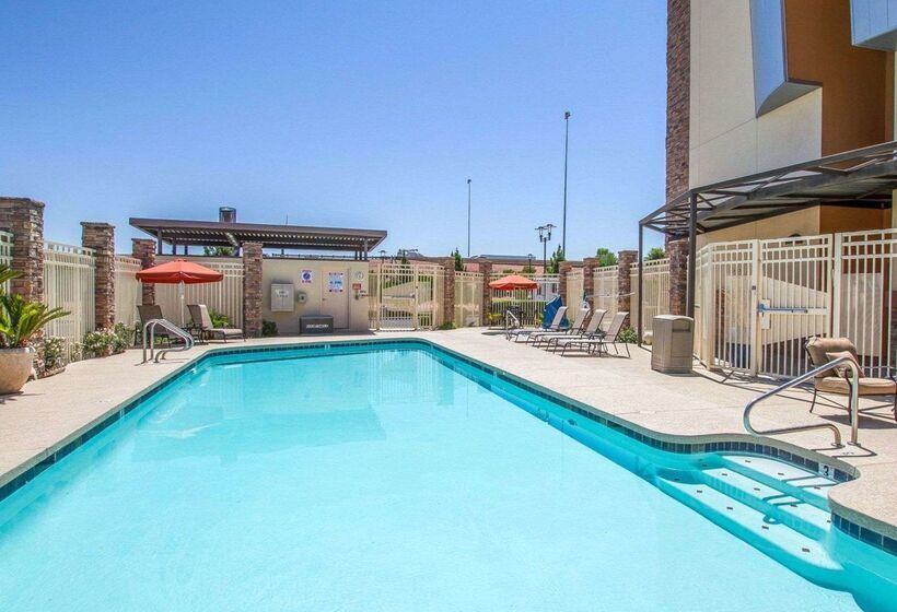 酒店 Comfort Suites Glendale   State Farm Stadium Area