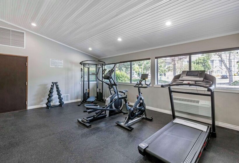 בית מלון כפרי Baymont By Wyndham Missoula