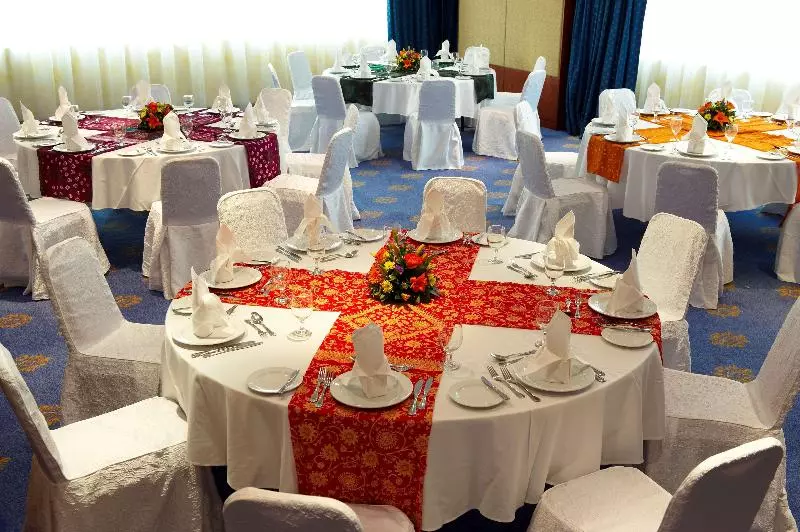 ホテル Golden Tulip Sharjah