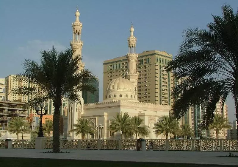 ホテル Golden Tulip Sharjah