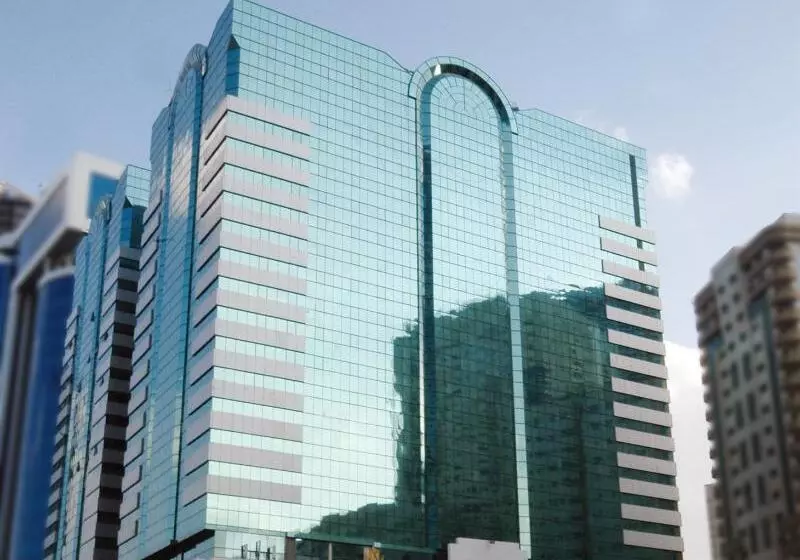 ホテル Golden Tulip Sharjah