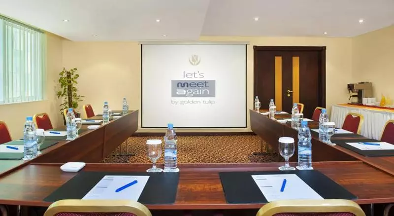 ホテル Golden Tulip Sharjah