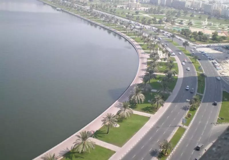 ホテル Golden Tulip Sharjah