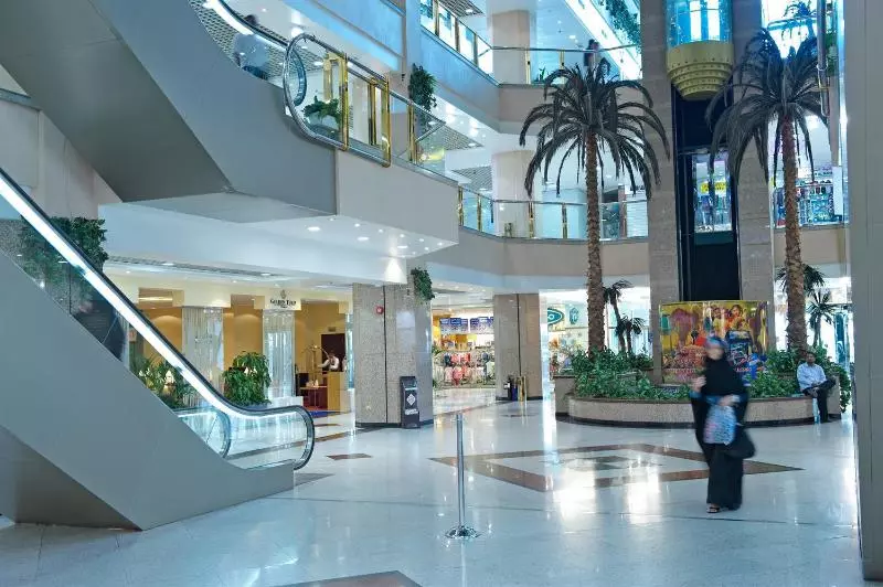 ホテル Golden Tulip Sharjah