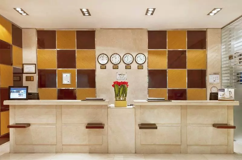 ホテル Golden Tulip Sharjah