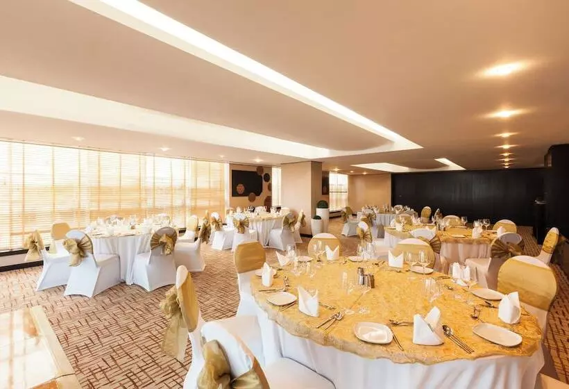 هتل Holiday Inn Dubai Al Barsha, An Ihg