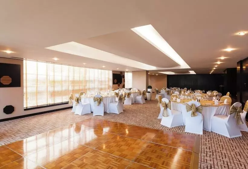 هتل Holiday Inn Dubai Al Barsha, An Ihg