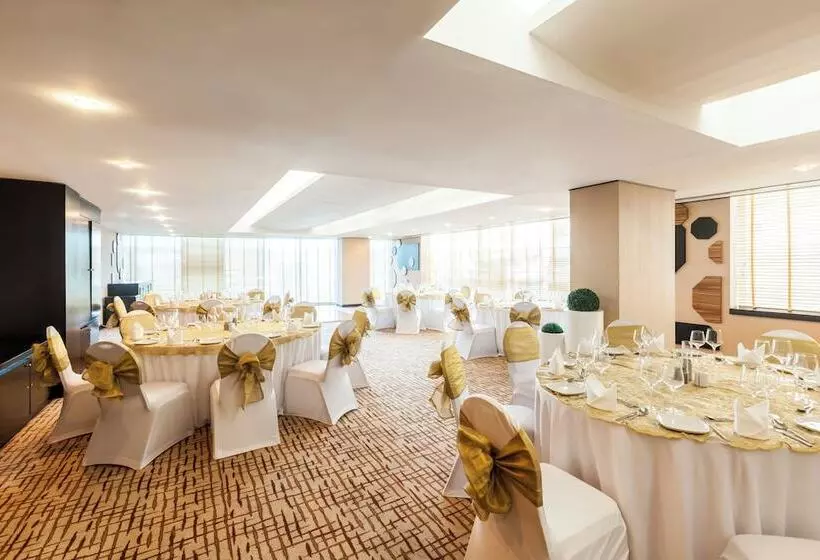 هتل Holiday Inn Dubai Al Barsha, An Ihg