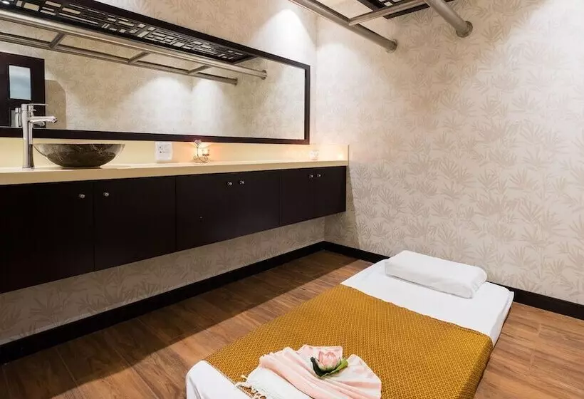هتل Holiday Inn Dubai Al Barsha, An Ihg