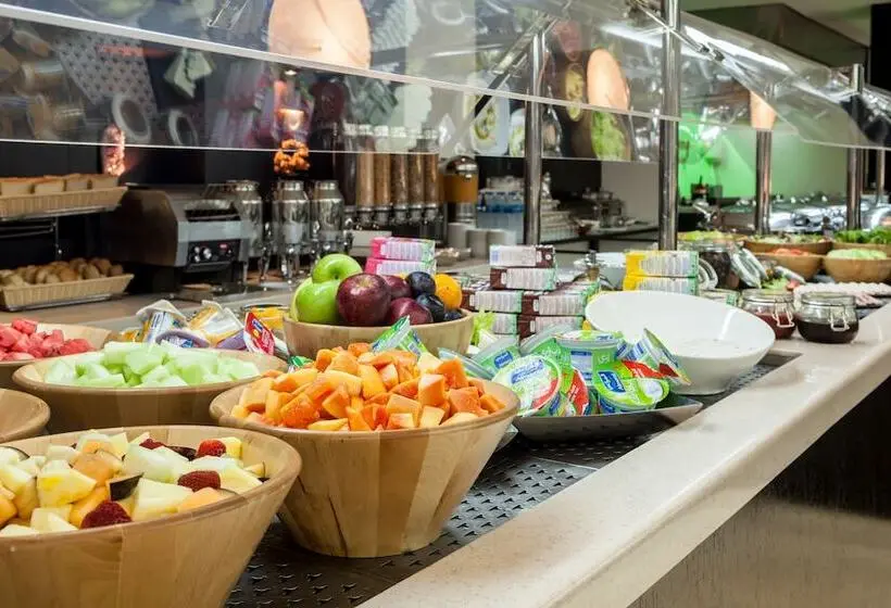 هتل Holiday Inn Dubai Al Barsha, An Ihg
