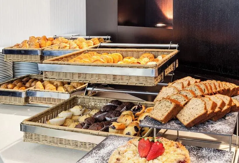 هتل Holiday Inn Dubai Al Barsha, An Ihg