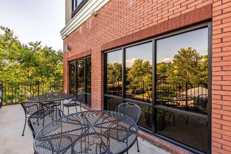 Отель Holiday Inn Express & Suites Lexington, An Ihg