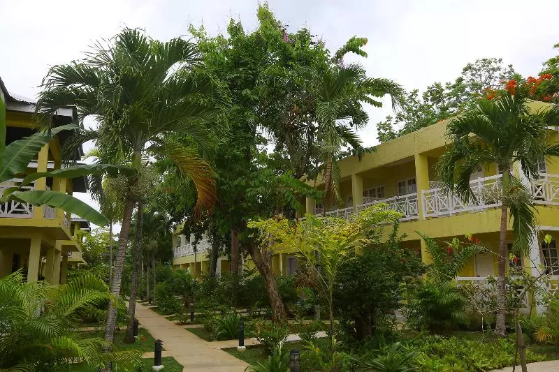 Отель Merrils Beach Resorts Lll