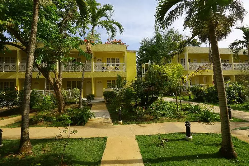 Отель Merrils Beach Resorts Lll