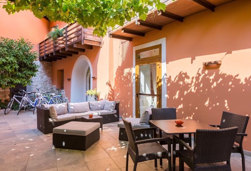 בית מלון כפרי Pace 1954