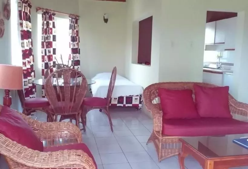 هتل Pipers Cove Resort