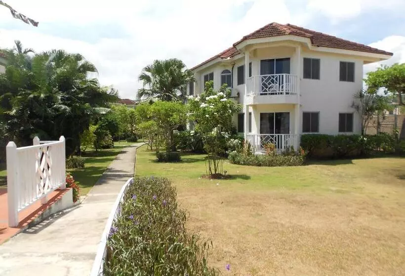هتل Pipers Cove Resort