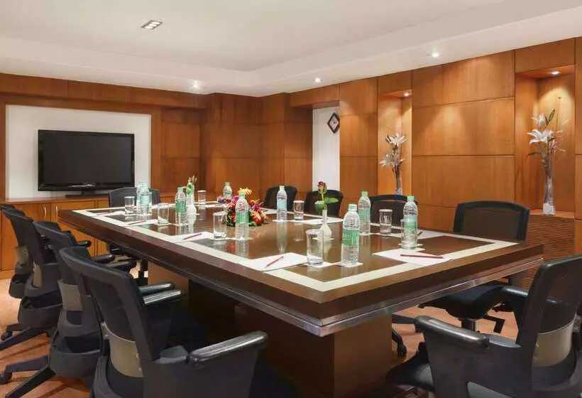 호텔 Ramada By Wyndham Jaipur