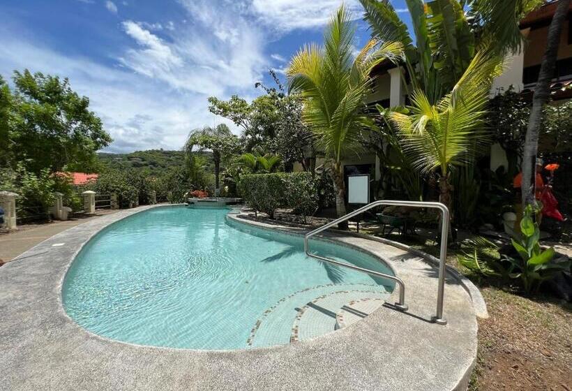 هتل Tropical Gardens Suites And Apartments