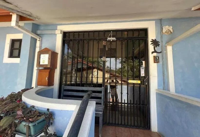 هتل Tropical Gardens Suites And Apartments