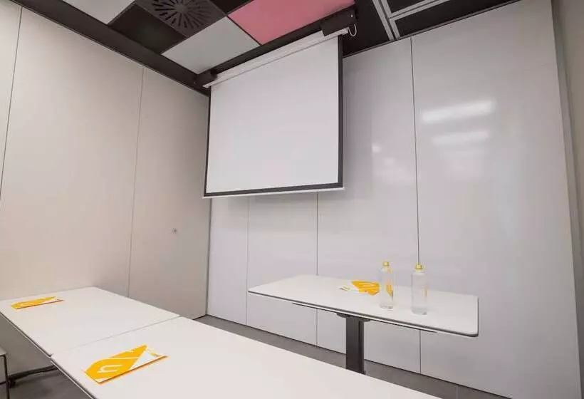 酒店 Villa Alojamiento Y Congresos   Villa Universitaria