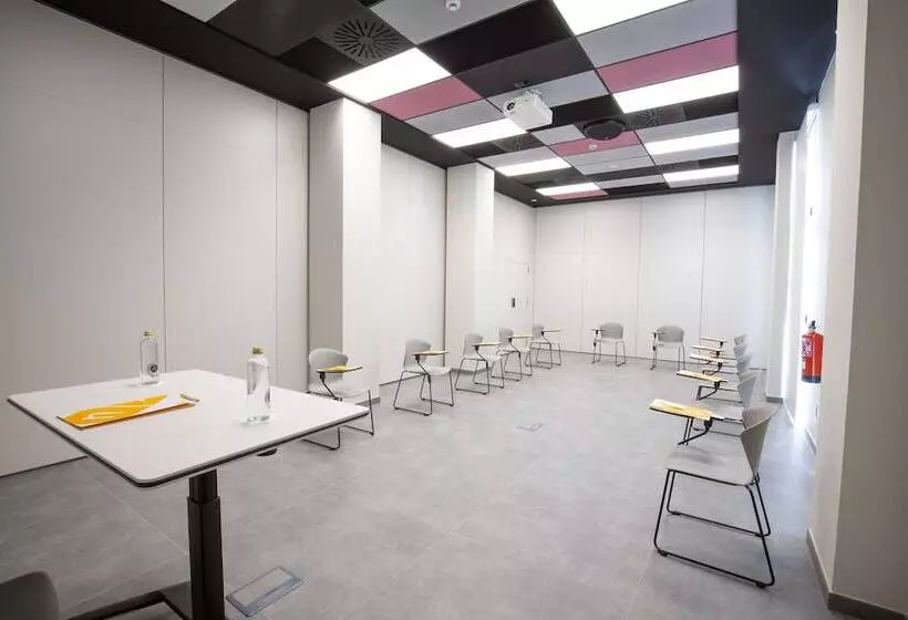 酒店 Villa Alojamiento Y Congresos   Villa Universitaria