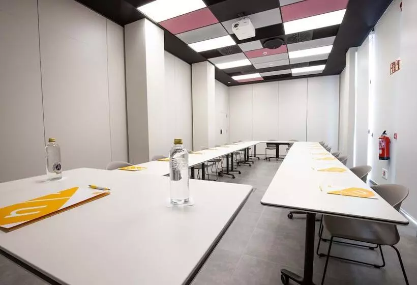 酒店 Villa Alojamiento Y Congresos   Villa Universitaria