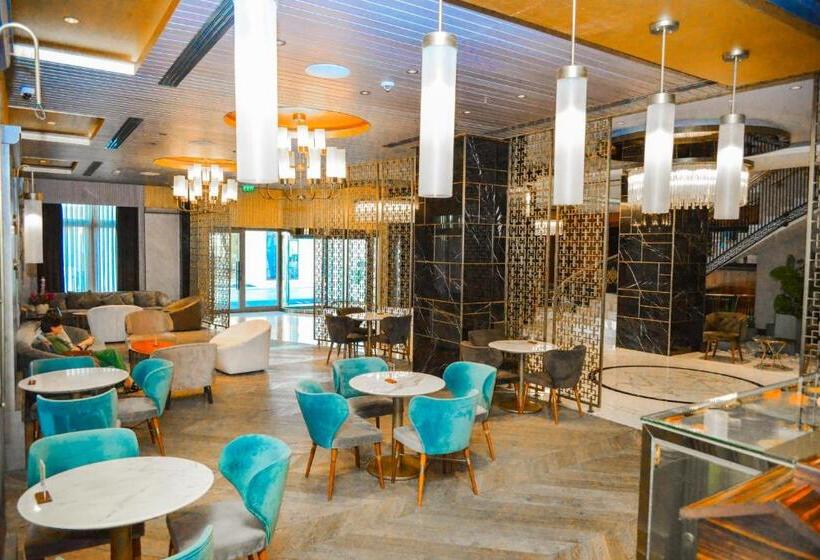 Rocks Hotel & Casino