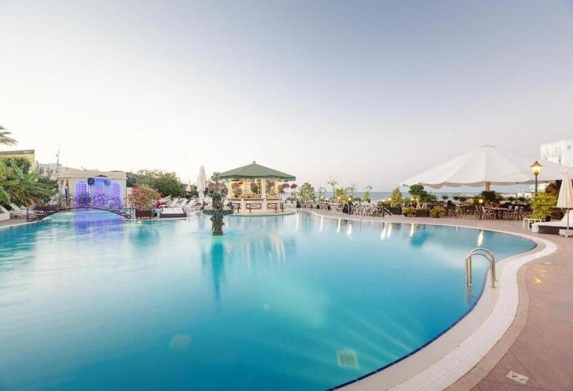 Rocks Hotel & Casino